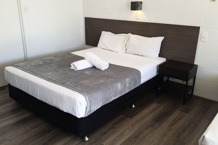 Room 6 of 19