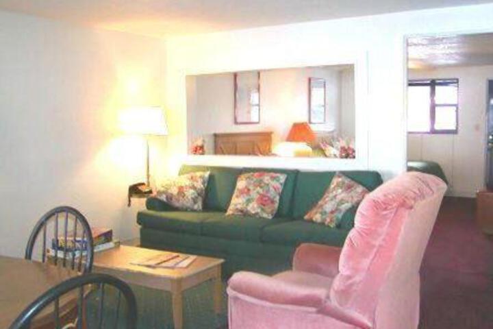 2 Bedrooms Deluxe Suite King and Queen Bed (3 of 3)