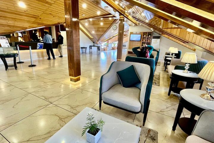 Entrance & Lobby