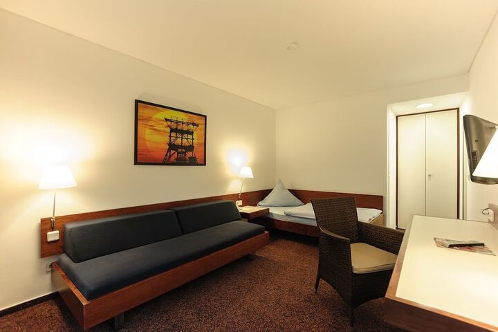 Room 13 of 25