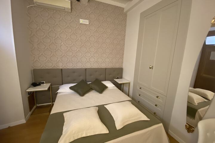 Room 11 of 50