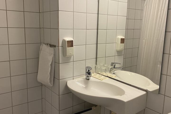 Room 137 of 209