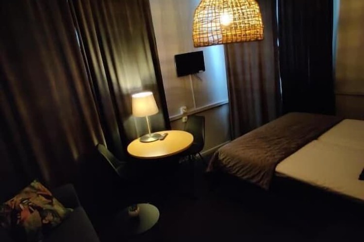 Room 11 of 50