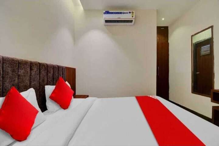 Room 4 of 7