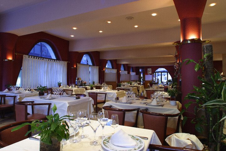 Dining 77 of 93