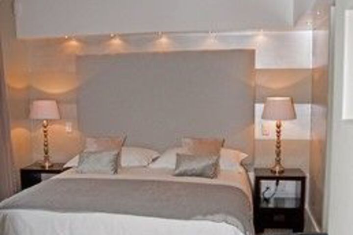 Room 8 of 33