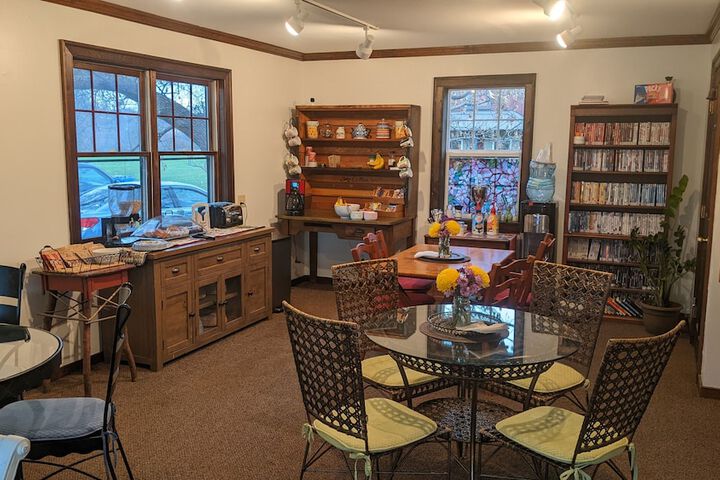 Breakfast/Coffee Service 21 of 34