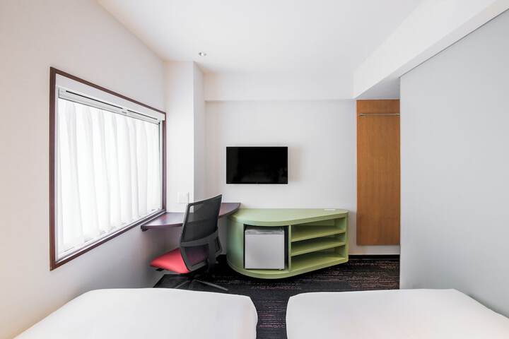 Room 13 of 63