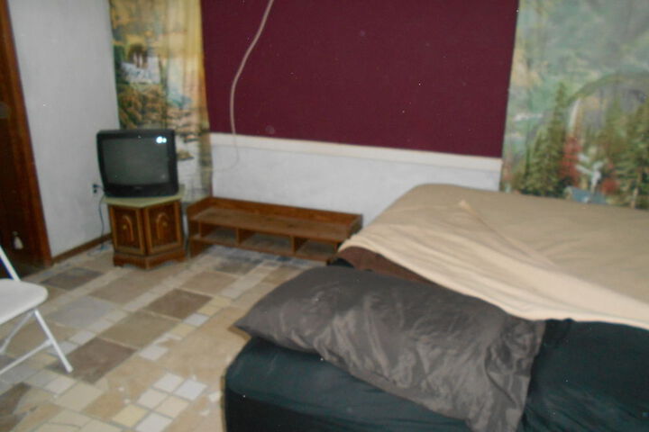 Room 6 of 37