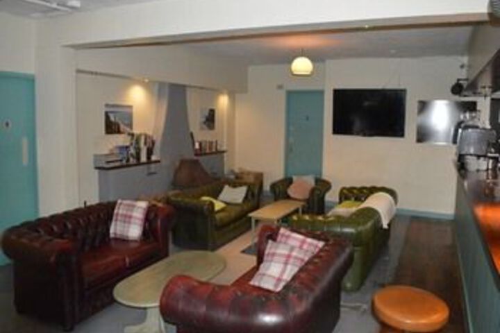 Lounge 40 of 49