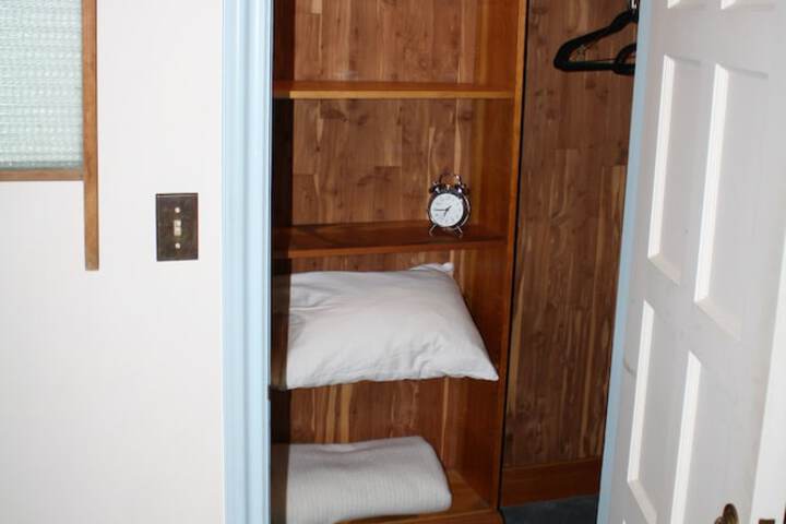 Room 7 of 118