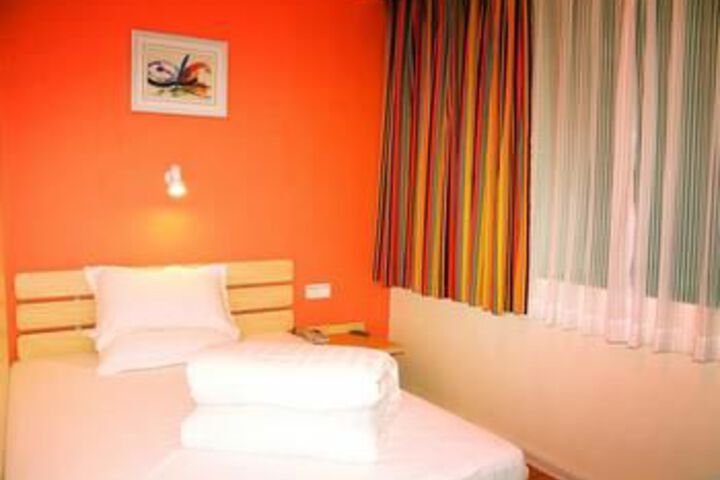 Room 13 of 24