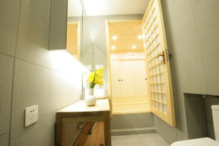 Room 3 of 37