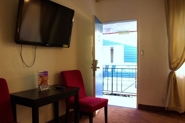 Room 27 of 38