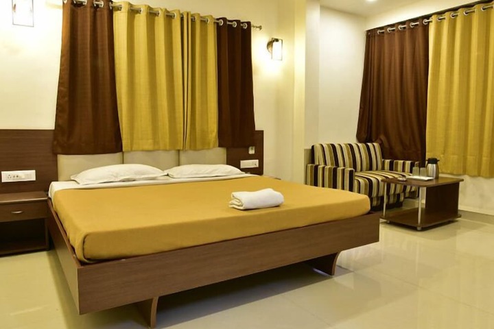 Room 7 of 11