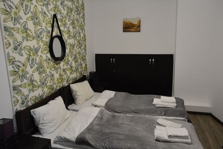 Room 6 of 18