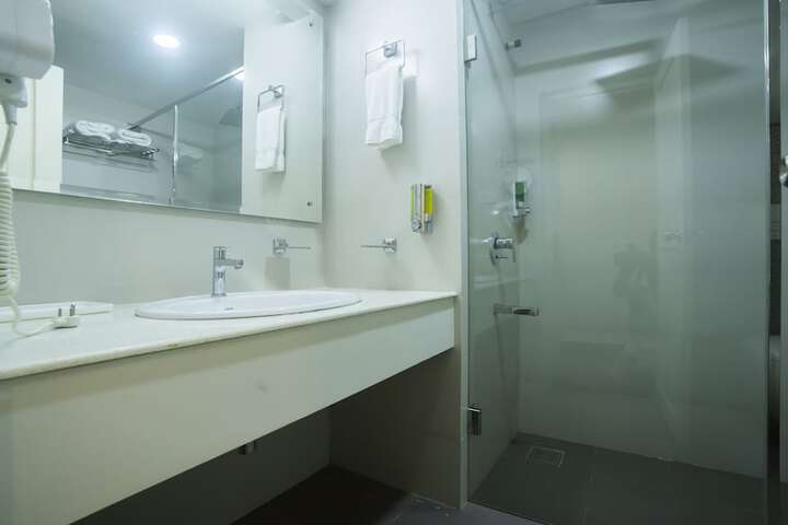 Room 13 of 21