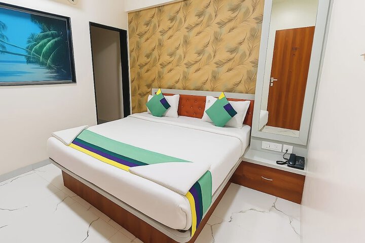 Room 9 of 26