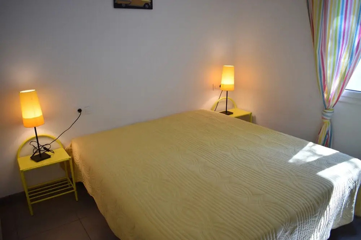 Room 4 of 16