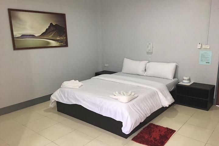 Room 6 of 18