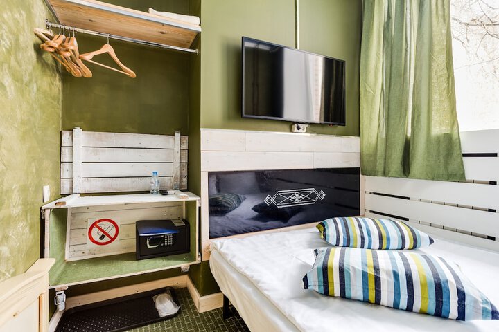 Room 13 of 38