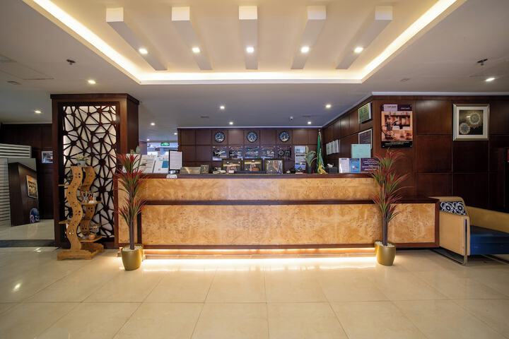 Check-in/check-out kiosk