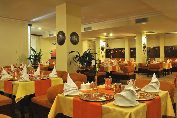 Dining 41 of 59