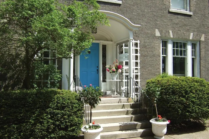 Photo of Hillcrest Inn Bed & Breakfast