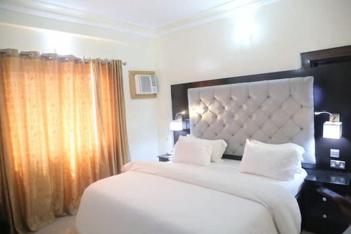 Room 2 of 60