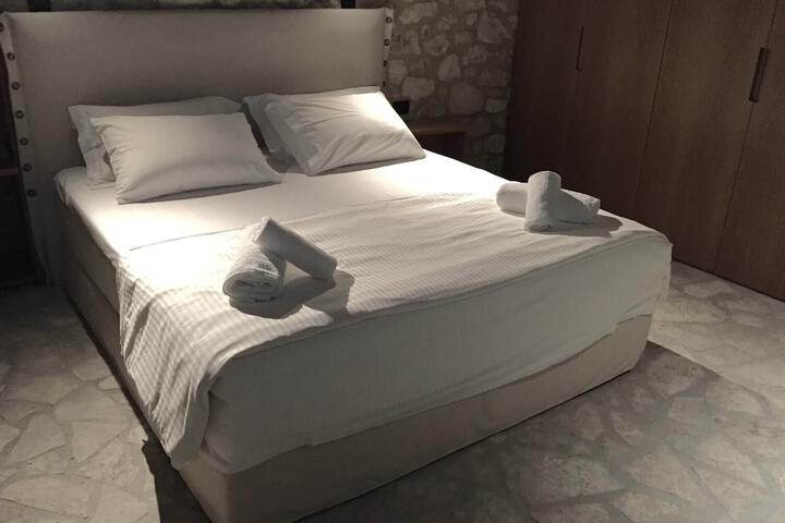 Room 6 of 46