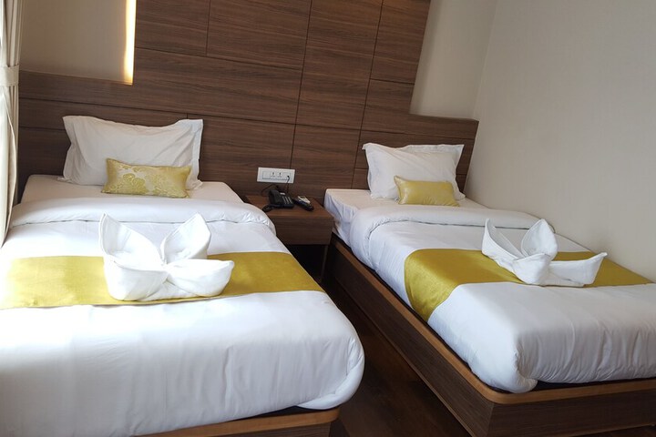 Room 12 of 33