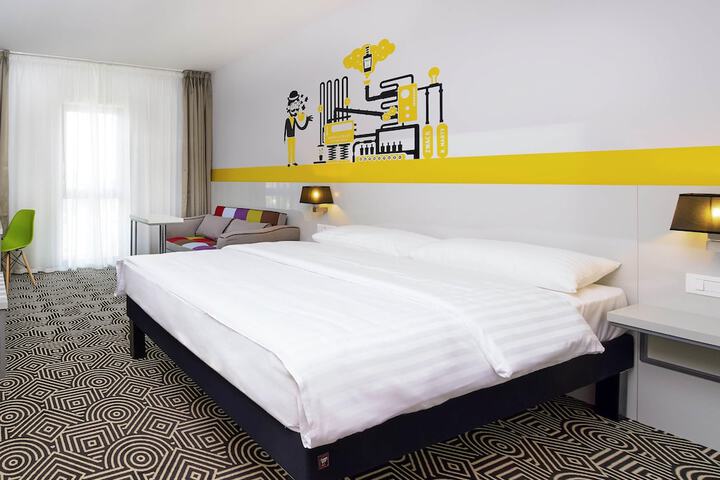 Room 3 of 52