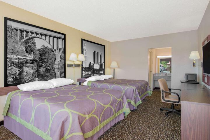 2 Queen Beds (4 of 10)