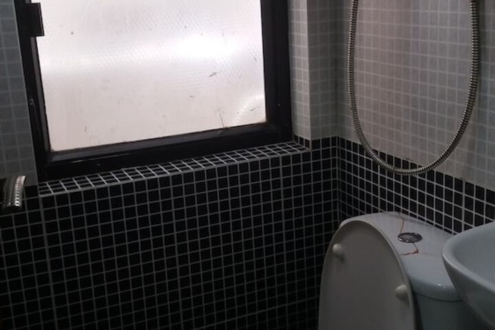 Room 42 of 58