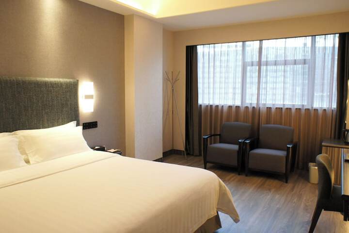 Room 9 of 33