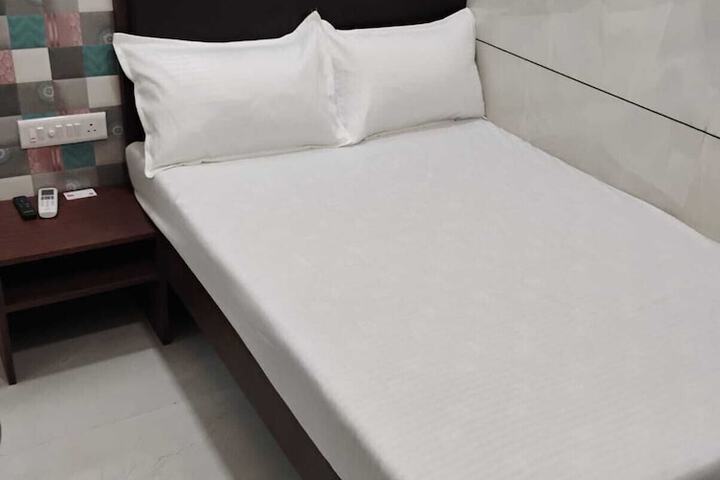 Room 4 of 6