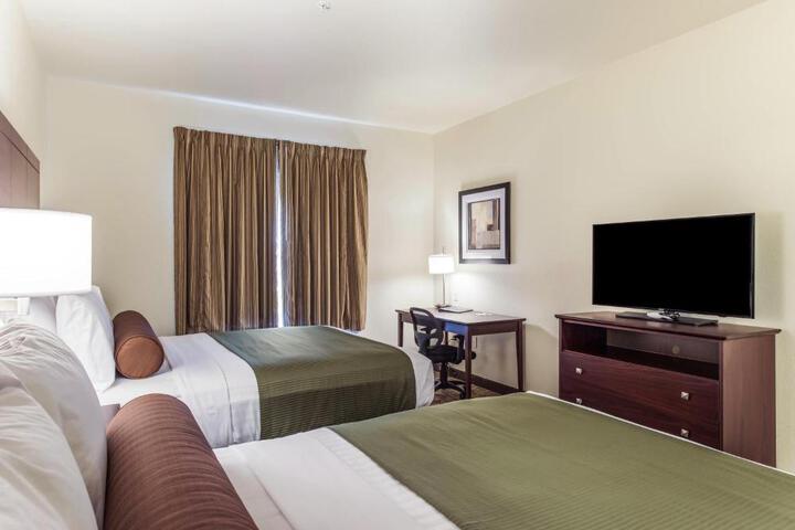 2 Queen Guest Room (8 of 16)