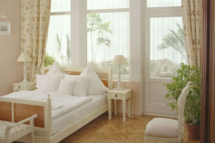 Room 6 of 48
