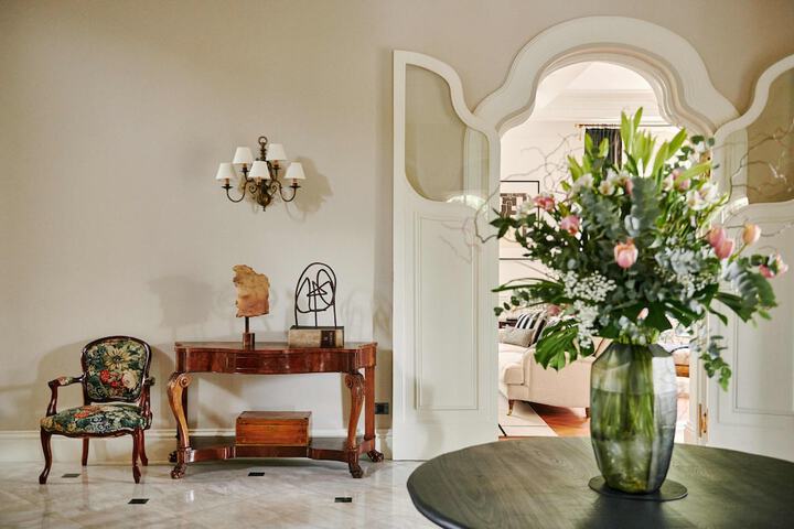 Entrance & Lobby