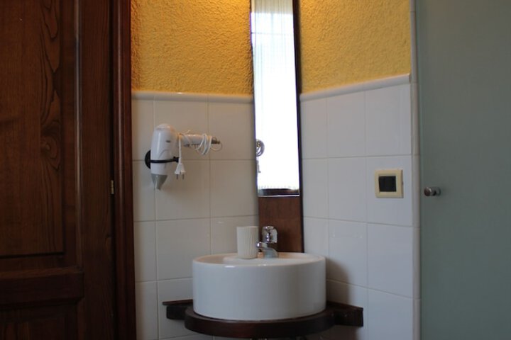 Room 31 of 106
