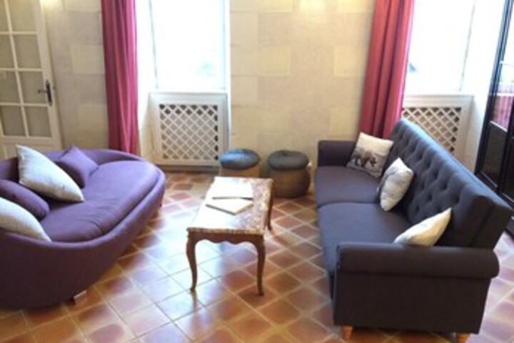 Lounge 8 of 41