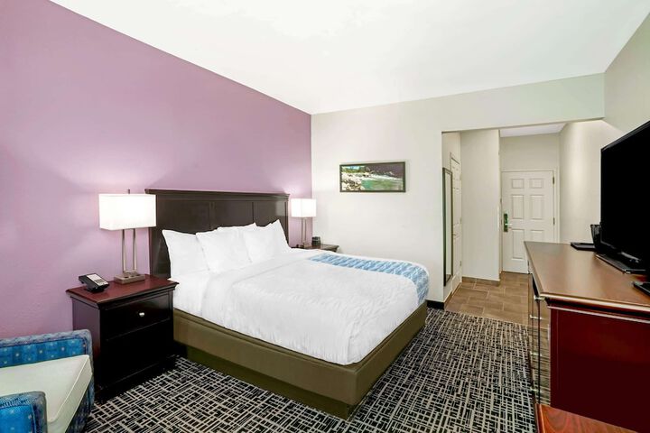 1 King Bed (4 of 14)