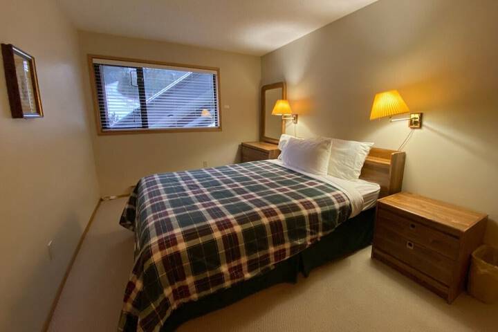 Room 5 of 98