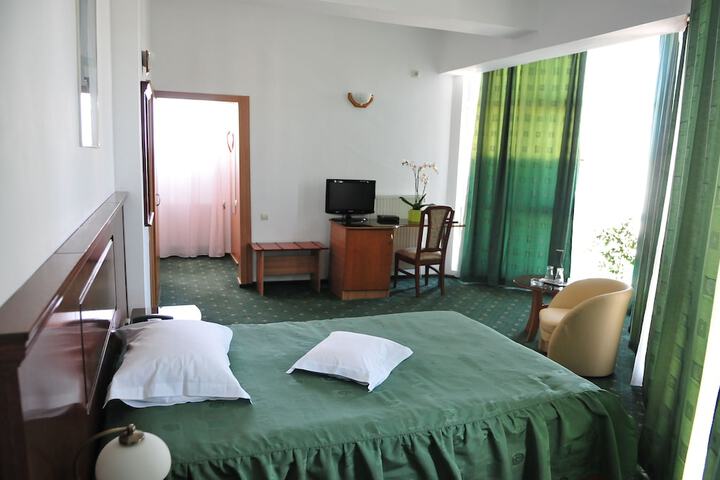 Room 3 of 39