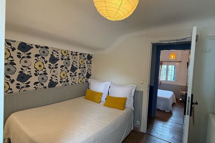 Room 10 of 27