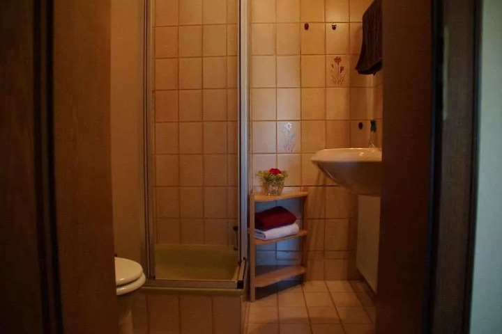 Room 7 of 18