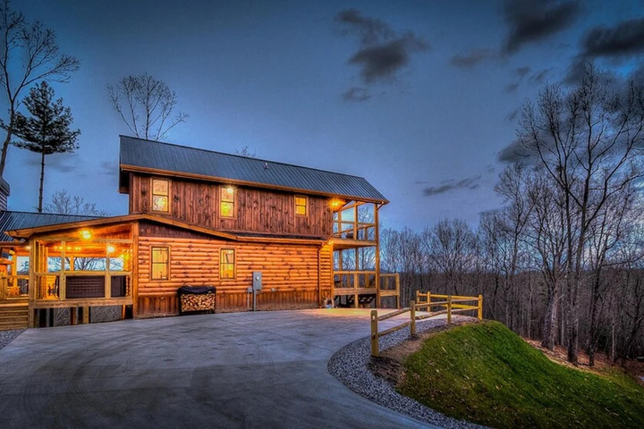 Blue Moon Lodge by Escape to Blue Ridge
