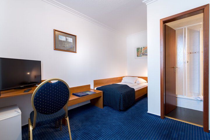 Room 4 of 24
