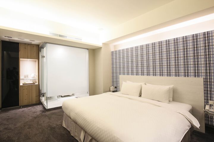 Room 28 of 145