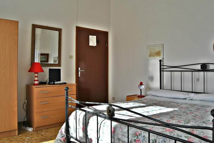 Room 9 of 26